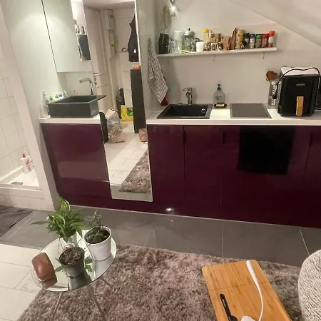 Fully Equipped Studette, 14ieme